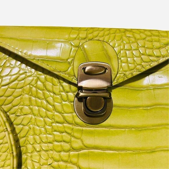 Street Level Crossbody - Picture 2 of 5